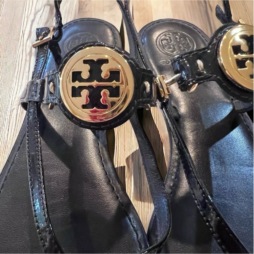 Tory Burch Ali Sandals Black patent leather w/gold insignia Gorgeous! Vintage.